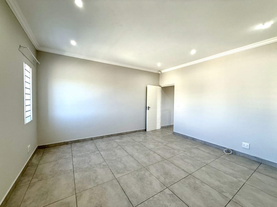To Let 5 Bedroom Property for Rent in Parklands North Western Cape
